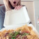 Valeria Ortega Instagram - Ayyyy es que me derretí con estos nachos! Lo mejor mejor mejor es que son veggie! Y pucha que es bueno tener opciones! Me motivé tanto que hasta bailé 😂 Porque @maggi_chile tiene esta línea especial que solo tienes que veg para creeg #maggivegparacreeg #publicidad