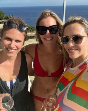 Valeria Ortega Instagram - Un viaje MARAVILLOSO 😍 
Eres lo más @franklawn 🇪🇸🫶🏻🎉✨☀️💃🏼🪩💫🎶 🛥️