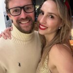 Valeria Ortega Instagram - 🎄🎅🏼🤶Navidad perfecta! @franklawn @mrs_cata.sch.o @roberto_el_esponja @pau__mp @cristian_ortiz @viviana_ssssss (si Sienna no aparece en la foto es porque estaba durmiendo 😴😂🎁🥳🥰)