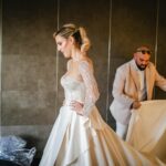 Valeria Ortega Instagram - Llegaron las fotos y tengo demasiada nostalgia de este día tan pero tan increíble 😻 Fue perfecto La previa con las bridesmaids y mi mamá Dress reveal! Amé ver sus caras cuando vieron el vestido por primera vez 🔥👏🏼 Ya vendrán más fotos @lauraemiliaschettino @mrs_cata.sch.o @amparohernandezc @pau__mp @gloriarojas_mua @josestamaria 📸 @danielagaldames 👗 @casa.santander Wedding planner @coniprovens