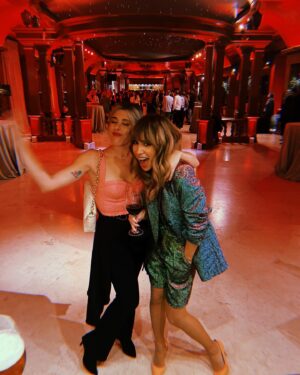 Valeria Ros Instagram - 💥 What a ride!
[ Cuando @atresmediacom nos junta para celebrar ]