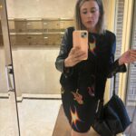 Valeria Ros Instagram - Así tengo todo el móvil lleno de selfies antes de dormir para dejar constancia de los pedazos de Make ups, peinados y looks que me dejan en los programas o bolos que trabajo 🤣 Qué suerte la mía que me pongan todos los días como una DIVA💕🫶 Venga os lo comparto y dejo hueco que paso de pagar icloud.