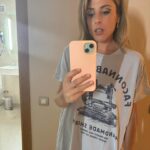 Valeria Ros Instagram - Así tengo todo el móvil lleno de selfies antes de dormir para dejar constancia de los pedazos de Make ups, peinados y looks que me dejan en los programas o bolos que trabajo 🤣 Qué suerte la mía que me pongan todos los días como una DIVA💕🫶 Venga os lo comparto y dejo hueco que paso de pagar icloud.