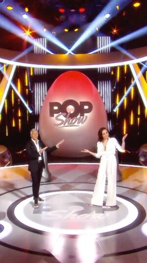 Valérie Bègue Instagram - Retrouvez nous pour rire, chanter, danser, mimer et s’amuser pour le @secourspop samedi à 21h05 sur @france2 aux côtés du génialissime @naguiiiiiii 
@camillechamoux @brunoguillonoff @elisatovati @claudiocapeo @andremanou @juliezenatti @flopeyre #julieferrier