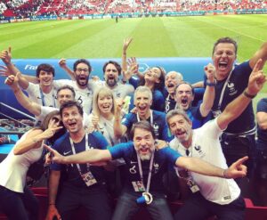 Valérie Bègue Instagram - Quel match !
Quelle équipe !
Merci les bleus, merci DD, merci mon Dieu @naguiiiiiii 
En route pour les 1/4 🎉
#fiersdetrebleus @fff