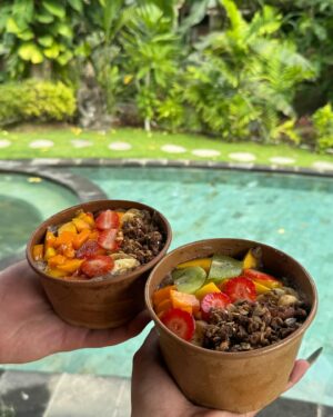 Valerie Bragg Instagram - Loving the Bali life 🌴 swipe to see monkeys 🥹
