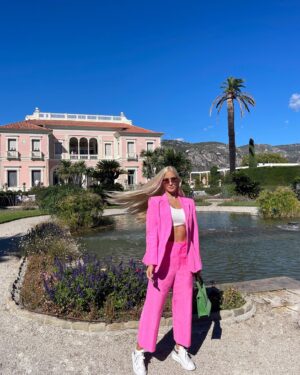 Valeriya Merkouchenko Instagram - Visited Villa Rothschild for the first time 👌🏼 and thank you @martiieee_00 for amazing pics 😃