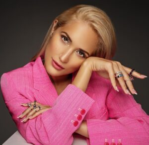 Valeriya Merkouchenko Instagram - Pink is always in season 💕🙆🏼‍♀️
Photo by @ee1off