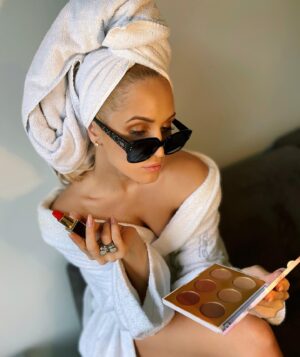 Valeriya Merkouchenko Instagram - Une armure quand on en a pris l’habitude devient aussi confortable qu’une robe de chambre @merkouchenko1