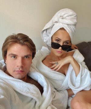 Valeriya Merkouchenko Instagram - Une armure quand on en a pris l’habitude devient aussi confortable qu’une robe de chambre @merkouchenko1
