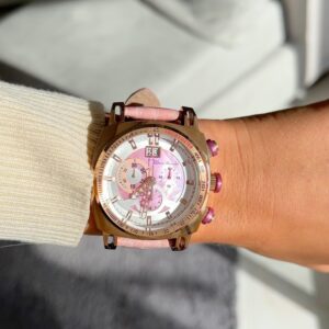 Valeriya Merkouchenko Instagram - My gorgeous watch from @ritmomundo , swipe to see it closer 🤩 #ritmomundo #watch