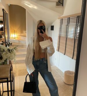 Valeriya Merkouchenko Instagram - Mougin’s mirror 🪞