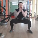 Valeriya Bukina Instagram - Тренируем ножки 🤘 Пробуйте, тренируйтесь 💪#wellness #motivation #fitness #bodybuilding #мотивация #фитнес #зож