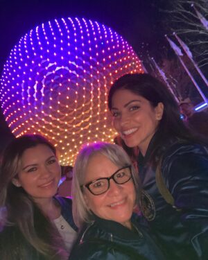 Valery M. Ortiz Instagram - Agh! It’s been a while! Been spending some time con la familia. 🥰 Here’s a lil photo dump as they say! Haha!
.
Also! If you know what the last picture is about 1) we are connected for life 😝 
2) PLEEASE comment below your *detailed* memories of it!!!! 🤣 @hector4k and I walked by it and simultaneously said, “Ha! This always reminds me of *we both start hysterically laughing*”
I’m laughing right now! 😂🤣😂Bwhaha! Aghhh life! Good times. ☺️🤪