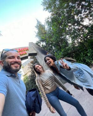 Valery M. Ortiz Instagram - Agh! It’s been a while! Been spending some time con la familia. 🥰 Here’s a lil photo dump as they say! Haha!
.
Also! If you know what the last picture is about 1) we are connected for life 😝 
2) PLEEASE comment below your *detailed* memories of it!!!! 🤣 @hector4k and I walked by it and simultaneously said, “Ha! This always reminds me of *we both start hysterically laughing*”
I’m laughing right now! 😂🤣😂Bwhaha! Aghhh life! Good times. ☺️🤪