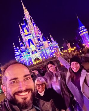 Valery M. Ortiz Instagram - Agh! It’s been a while! Been spending some time con la familia. 🥰 Here’s a lil photo dump as they say! Haha!
.
Also! If you know what the last picture is about 1) we are connected for life 😝 
2) PLEEASE comment below your *detailed* memories of it!!!! 🤣 @hector4k and I walked by it and simultaneously said, “Ha! This always reminds me of *we both start hysterically laughing*”
I’m laughing right now! 😂🤣😂Bwhaha! Aghhh life! Good times. ☺️🤪