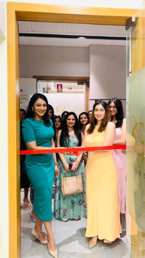 Vandana Lalwani Instagram - The launch of GVie Aesthetic centre ❤️
Thank you for each and everyone who made it to make this day special 🫶
Congratulations to @gungunuprari and @vandanalalwani777 
Happy Birthday Gungun Uprari 🎂 

🎥 @priynshusrajput 
#aestheticclinic #entrepreneur #businesswoman #birthday #gvieaesthetic #newventure #friends #launch