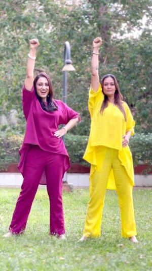 Vandana Lalwani Instagram - Enjoying Every Bit of Life 🤩😍✌️
Enjoying the Summer with Summer Collection 
by @unidraa 👗👗 
#summer #collection #cotton #colourful #beat #the #heat #enjoying #grooving #outdoors #bright #reels #reelsinstagram #instadaily #instagood #instalike #instafashion #instagram #insta #trend #trendingreels #reelsindia #reelitfeelit #vandanalalwani #jaswirkaur ❤️❤️