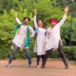 Vandana Lalwani Instagram - Karan Arjun vibes 😎😎😎 • • #reelsindia #reelsinstagram #bhangdapaale #srksalman #karanarjun #salmanshaikh #vandanalalwani #yuvraajparashar #whitekurta #shahrukhkhan #salmankhan