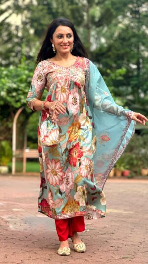 Vandana Lalwani Instagram - Love for old songs and elegant clothing ❤️

Wearing classy outfits from @nehamtaonline 
Check their collection at www.nehamta.com and pick your festive outfits soon 🫶

#reelsindia #reelsinstagram #nehamta #nehamtaonline #indianoutfit #traditionaloutfits #festivewear #abhinajaochodkar #kurtasets #vandanalalwani