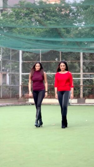 Vandana Lalwani Instagram - Walking into a New Year with the right Attitude 😍❤️🔥
#reels #reelsinstagram #instagood #instadaily #instamood #instalike #instacool #instafashion #insta #instareels #reelsindia #instagramreels #reelstrending #cool #attitude #tall #girls #supb #dance #moves #classy #walk 🤩🙏🧿
Choreographer @boscomartis 💃
#fighter #movie 
@hrithikroshan @deepikapadukone ❤️❤️❤️