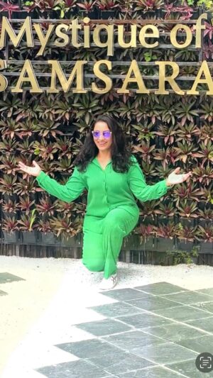 Vandana Lalwani Instagram - Wanderlust and adventures await at the beautiful @samsaraluxury resorts & spa 😍 
Amazing luxury cottages in the middle of nature to spend quality family time 🫶

#himachalpradesh #kandaghat #dancereels #reelsindia #luxuryresort #vandanalalwani #travel #incredibleindia #mountains #familytime