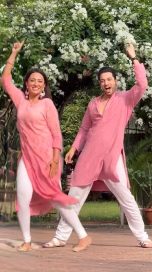 Vandana Lalwani Instagram - Life is beautiful with friends like family 🫶

#friendslikefamily #siblings #twinning #pink #pinkkurta #jikarda #specialday #salmanshaikh #vandanalalwani #bhaidooj #dancereels