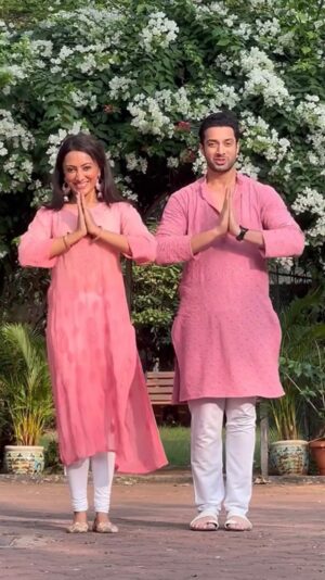 Vandana Lalwani Instagram - Hum chale 2024 mein..
Happy New Year 🥳💃🕺

#reelsindia #dancereels #buntyaurbabli #salmanshaikh #vandanalalwani #twinning