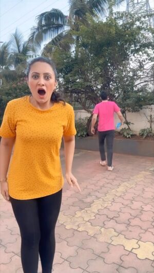 Vandana Lalwani Instagram - Monday ko milte hai phir. 🤓
•
•
#vandanalalwani #salmanshaikh #actors #friendsmemes #mondaymotivation #funnyreels #harbahukiyahikahaanisaasumaanemerikadarnaajani #salmanasshiva