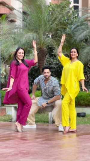 Vandana Lalwani Instagram - Together, we’re magic ✨ 
what say 🤩
Colorful, Comfortable, Cotton and Cool Summer Outfits 
from @unidraa 👗😍
#teenkitigadi #full #on #dance #with #masti #enjoying #every #bit #of #life #happiness #togetherness #friends #for #life 🥳❤️🧿 #reels #reelsinstagram #instagram #instalike #instadaily #instagood #instacool #trend #trending #trendingreels #reelsindia #reelitfeelit #vandanalalwani #salmanshaikh #jaswirkaur 🥰🥳💃🕺💃