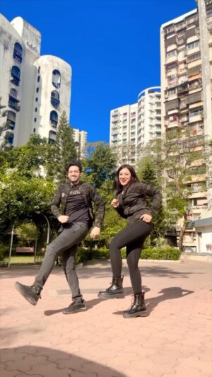 Vandana Lalwani Instagram - This Music 🎶 😍
•
•
#salmanshaikh #vandanalalwani #actors #dancers #friends #shahidkapoor #gultaqdil #dangaltvchannel #salmanasshiva #harbahukiyahikahaanisaasumaanemerikadarnaajani