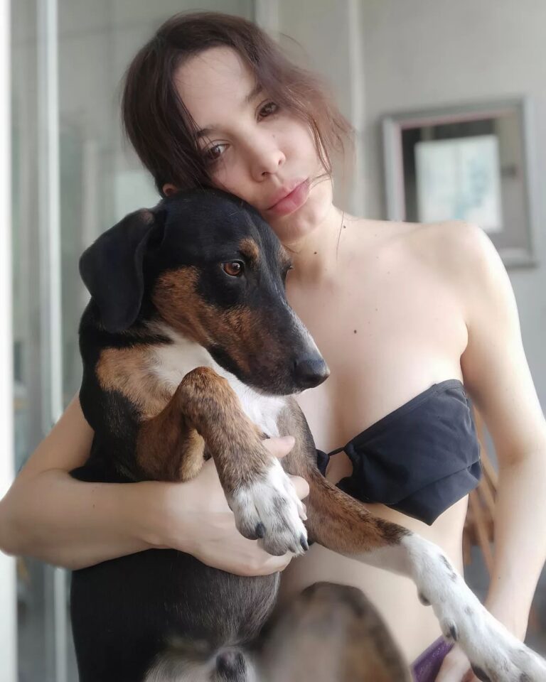 Vanesa González Instagram - el amor es un perro verde