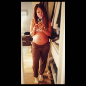 Vanessa Blandón Instagram - 6 meses de amor, 6 meses de esperarte, 6 meses sintiéndote crecer. 
❤🤰🏻
6 months of love, 6 months of waiting for you, 6 months feeling you grow.

.
.
.
#preagnant #momtobe