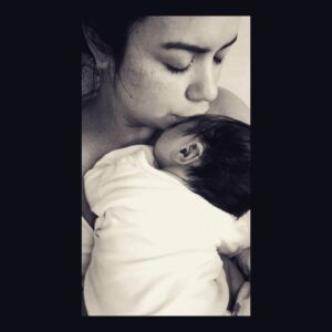 Vanessa Blandón Instagram - On February 26th our little Abigail was born, a healthy and beautiful baby. It was not an easy process, but I would do it a thousand and one times more just to have her in my arms.
.
El 26 de febrero nació nuestra pequeña Abigail, sana y hermosa.  No fue un proceso fácil, pero lo haría mil y un veces más solo por tenerla en mis brazos. Te amo tanto Abi 💗
.
.
.
.
#firtstimemom #firtstimeparents #love #healtymom #mom