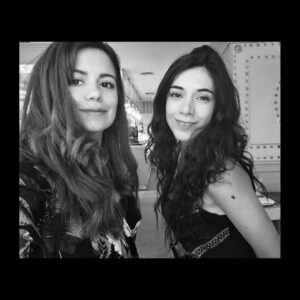 Vanessa Blandón Instagram - A tu lado no existe tiempo ni espacio, seguiremos cruzando mares, montañas para hacer que los días que estemos juntas sean inolvidables. Y un día viejitas recordar todas estas experiencias y reírnos en  cualquier lugar del mundo. "No hay fronteras para nuestro amor" .... la más Cursipuntocom hahahahahaha te amo mi tefy bella. .
.
.
#amigas #friends #bff #bffgoals #bffgoals👭
