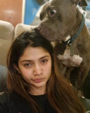 Vanessa Cruez Instagram - And thats a Head Kiss from a True Love🥰😍😘❤😋🐶.. 

Or maybe he was just trying to sniff what shampoo i used in the morning..🤔😂

#vanessacruez #vanessa #dogsofinstagram #dogs #bluenose #dogstagram #kiss #happiness #instapic #insta #instadaily #instamood #instafashion #instagood #longhair #beyourself #lifeisgood #simple #love #random #furkid #instaphoto #messyhair #spreadlove #spreadjoy #letsdoit #selfie #nofilter #baby #kratos