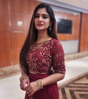 Vanessa Cruez Instagram - Trends will come and go... But wearing a Lengha will always stay and conquer.. 

#vanessacruez #vanessa #smile #posing #traditional #lengha #maroon #gold #jewelry #longhair #instapic #instagood #insta #instafashion #blessed #stayblessed #happiness #stayhappy #spreadlove #positive #positivity #love #simple #indiangirl #wedding #dinner #potrait #happyday #makeup #filter