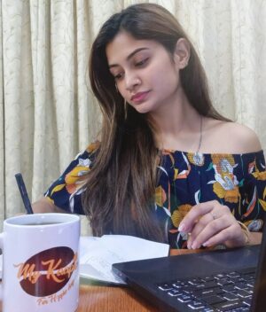 Vanessa Cruez Instagram - SWIPE ➡️ To see Me Calmly Posing VS Me When I Start Working😂..
And of course Coffee is always an important element when i have serious works to settle.. 
@mykaapie @enricosmalaysia

#vanessacruez #vanessa
#newthings #upcomingproject #coffeelover #coffeetime #hotbeverage #coffee #coffeeforlife #instapic #picoftheday #workhard #ThinamumEnricos #Enricos #MyKaapie #ForHappieDays