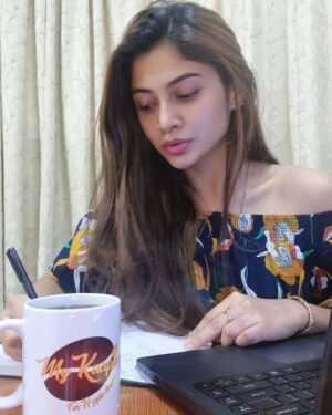 Vanessa Cruez Instagram - SWIPE ➡️ To see Me Calmly Posing VS Me When I Start Working😂..
And of course Coffee is always an important element when i have serious works to settle.. 
@mykaapie @enricosmalaysia

#vanessacruez #vanessa
#newthings #upcomingproject #coffeelover #coffeetime #hotbeverage #coffee #coffeeforlife #instapic #picoftheday #workhard #ThinamumEnricos #Enricos #MyKaapie #ForHappieDays