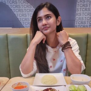 Vanessa Cruez Instagram - Patiently waiting for the other dishes to be ready and reach my table..😜

#vanessacruez #vanessa #food #foodporn #foodie #foodstagram #hairstyle #happiness #instapic #insta #instadaily #instamood #instafashion #instagood #longhair #beyourself #lifeisgood #love #random #trending #instaphoto #spreadlove #spreadjoy #candid  #simplicity #smile #elegant #beads