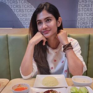 Vanessa Cruez Instagram - Patiently waiting for the other dishes to be ready and reach my table..😜

#vanessacruez #vanessa #food #foodporn #foodie #foodstagram #hairstyle #happiness #instapic #insta #instadaily #instamood #instafashion #instagood #longhair #beyourself #lifeisgood #love #random #trending #instaphoto #spreadlove #spreadjoy #candid  #simplicity #smile #elegant #beads