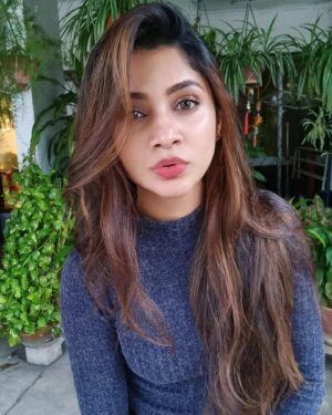 Vanessa Cruez Instagram - Randomly trying both left and right side parting 😅😅..
Which suits me better 1st or 2nd 🤔..

#vanessacruez #vanessa #homedecor #hairstyle #happiness #instapic #insta #instadaily #instamood #instafashion #instagood #longhair #messy #messyhairdontcare #beyourself #lifeisgood #pose #request #simple #love #random #modern #instaphoto #nature #spreadlove #spreadjoy #newyear #candid #somethingnew #simplicity