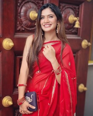 Vanessa Cruez Instagram - There is a Shade of Red for every women...

#vanessacruez #vanessa #saree #sareelove #red #redsaree #traditional #gold #smile #happiness #livelife #clutch #instafashion #instagood #instadaily #longhair #love #sareelovers #candid #instaphoto #beyourself #positivity #simple #makeup #nofilter #beunique #loveyourself #wedding #ootd #ootdfashion