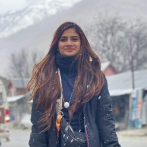 Vanessa Cruez Instagram - Back to Instagram after a longgggggg break... 
So breaking the silence with my Kashmir snowfall pics🤪... How is it?😬

#vanessacruez #vanessa #kashmir #vacation #vacations #happiness #travel #travelphotography #travelgram #leo #snowfall #snow #cold #extremeweather #goodhairday #longhair #smile #candid #sonamarg #aesthetic #scenery #nature #naturephotography #winter #instagram #instafashion #instagood #instamood #travelgram #love #naturelovers