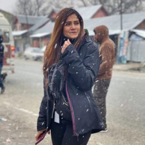 Vanessa Cruez Instagram - Back to Instagram after a longgggggg break... 
So breaking the silence with my Kashmir snowfall pics🤪... How is it?😬

#vanessacruez #vanessa #kashmir #vacation #vacations #happiness #travel #travelphotography #travelgram #leo #snowfall #snow #cold #extremeweather #goodhairday #longhair #smile #candid #sonamarg #aesthetic #scenery #nature #naturephotography #winter #instagram #instafashion #instagood #instamood #travelgram #love #naturelovers