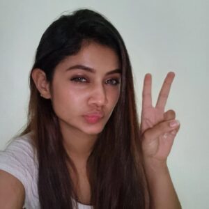 Vanessa Cruez Instagram - Expection VS Reality for posing with a peace ✌🏻😂

#vanessa #vanessacruez #peace #posing #expectations #reality #white #happiness #crazy #nofilter #longhair #lovemyself #lovemyhair #beyourself #love #candid #afterlongtime #enjoylife