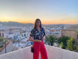 Vanessa Hessler Instagram - The climb up was definitely worth the view 🌗