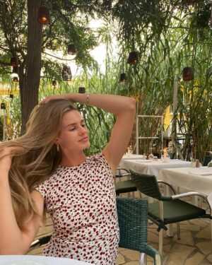 Vanessa Hessler Instagram - Sweet September here 💫