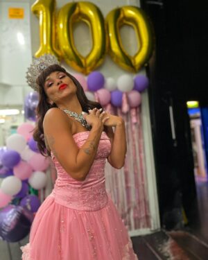 Vanessa Silva Instagram - We’ve passed the 100 mark ✨👑🧙🏼‍♀️🎥👻🎭🎩❤️
Happy is an understatement 🌻