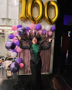 Vanessa Silva Instagram - We’ve passed the 100 mark ✨👑🧙🏼‍♀️🎥👻🎭🎩❤️
Happy is an understatement 🌻